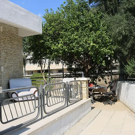 Costas Action 2 Хостел Нікосія