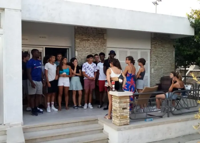 Costas Action 2 Ostello *