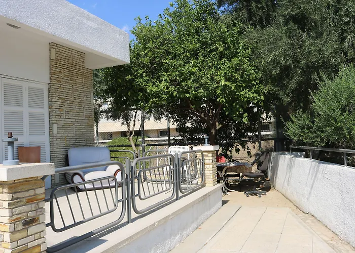 Costas Action 2 Ostello Nicosia