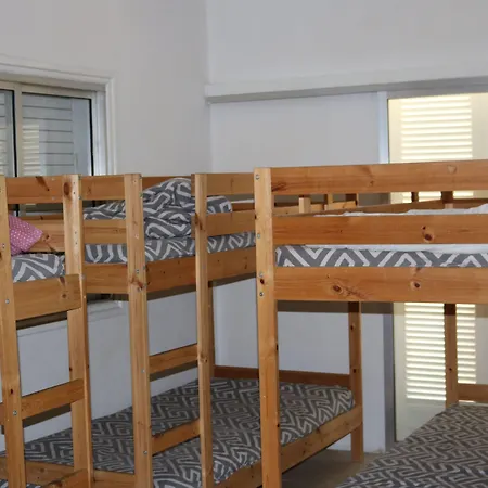 Costas Action 2 Hostal Nicosia